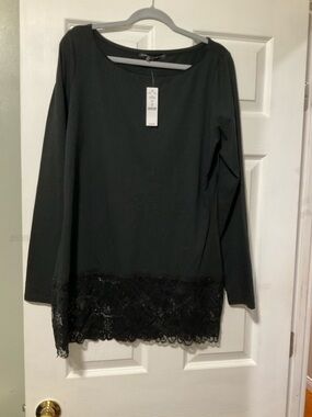 White House Black Market Black Scoop-Neck Long Sleeve Tunic with Lace Hem